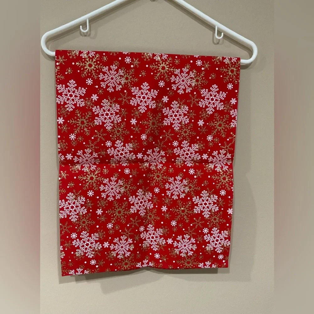 ☀️☀️☀️NWT Christmas Table Runner Black/White/Gold, 72”x 14”